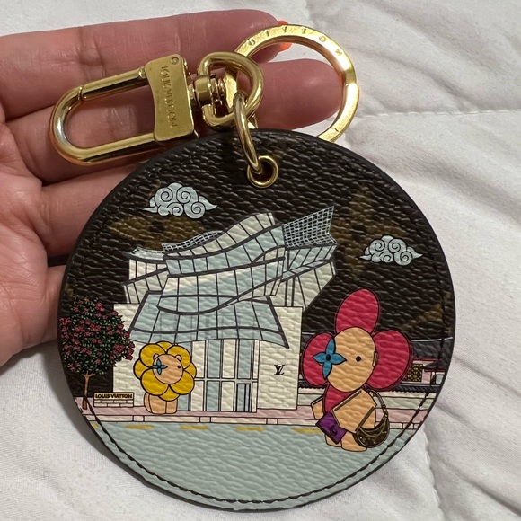 Sold!!Authentic ILLUSTRE XMAS SEOUL BAG CHARM AND KEY HOLDER- Holiday Collection - Picture 4 of 4